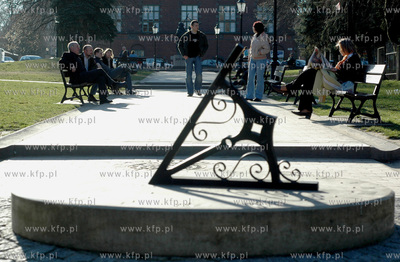 Gdansk. Skwer Jana Heweliusza. Nz. zegar sloneczny.
12.03.2007
fot....