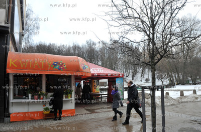 Gdynia. Bary gastronomiczne na placyku na ul. Swietojanskiej...