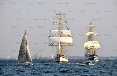 Wielka parada zaglowcow po Zatoce Gdanskiej na zakonczenie...