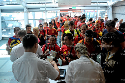 Gdansk. Port Lotniczy im. Lecha Walesy. Wyrywkowa kontrola...