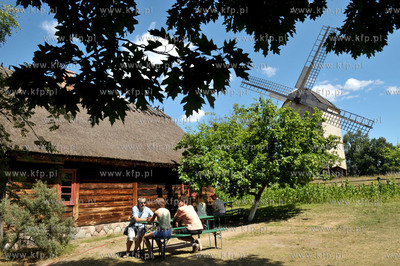 Kaszubski Park Etnograficzny - skansen we Wdzydzach...