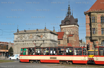 Gdansk. Tramwaj na ul. Okopowej i Waly Jagiellonskie.....