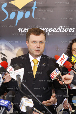 Sopot. Urzad Miasta. Konferencja prasowa, na ktorej...