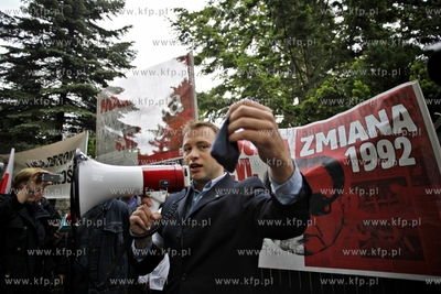 Gdansk. Ul. Polanki. Pikieta czlonkow Klubu Gazety...