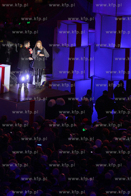 Cala Polska spiewa koledy, koncert na Dlugim Targu...