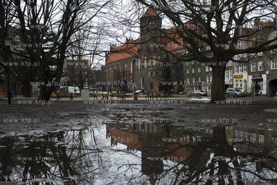 Skwer przy ulicy Szerokiej w Gdańsku.
20.02.2017
fot....