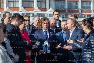 Spacer liderów Koalicji Obywatelskiej Grzegorza Schetyny,...