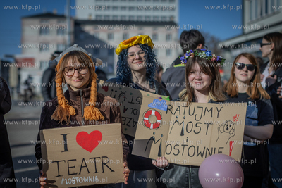 Manifestacja artystyczna Teatr Mostownia z okazji Międzynarodowy...