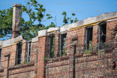 Stara zajezdnia tramwajowa w Oliwie przy skrzyżowaniu...