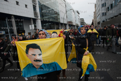 Berlin. Demonstracja grup lewicowych i antyfaszystow...