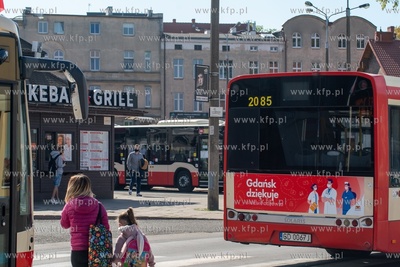 Gdańsk, Wrzeszcz Dworzec PKP autobus z napisem Gdańsk...