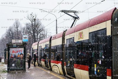 Zimowy Gdańsk. Przystanek tramwajowy Brama Oliwska....