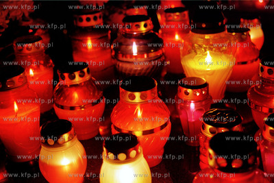 Swieto zmarlych w Gdansku, cmentarz w Oliwie.
1.11.2001
fot....