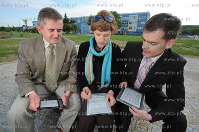 Mobilny czytnik iLiad firmy iRex Technologies jest...