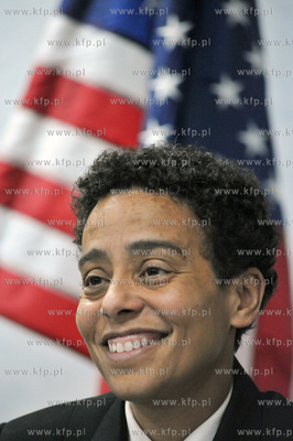 Okrety 12 panstw uczestniczacych w miedzynarodowych...