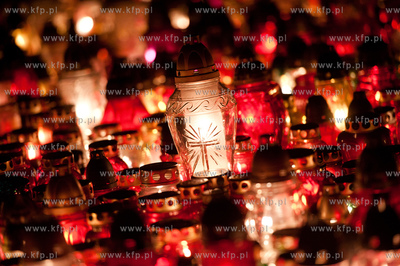 Gdansk. Cmentarz Srebrzysko. Swieto Wszystkich Swietych.
01.11.2011
fot....