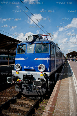 Gdansk. Dworzec Glowny PKP. Lokomotywa EP07 spolki...