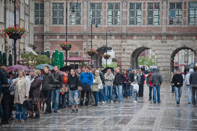 Gdansk. Dlugi Targ. Biuro ds. Euro 2012. Ogromna kolejka...