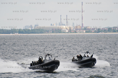 Zatoka Gdanska. Pokaz akcji odbijania zakladnikow ze...