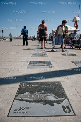 Nabrzeze Pomorskie w Gdyni. Aleja Statkow Pasazerskich....