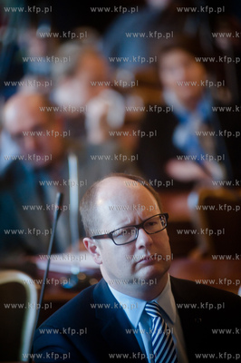 Gdansk. Nowy Ratusz. Ogloszenie wynikow glosowania...