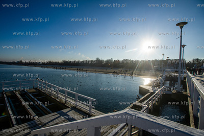 Gdansk. Mrozne, sloneczne, sobotnie popoludnie na plazy...