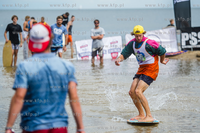Gdańsk. Plaża Jelitkowo. Zawody Dakine Polish Skimboarding...