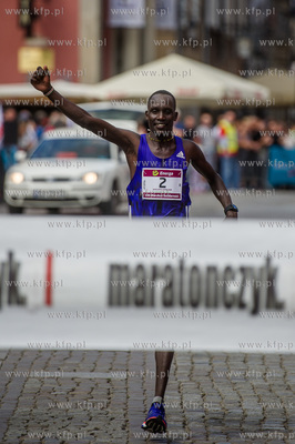 Gdańsk. XXII Energa Maraton Solidarności. Nz zwycięzca...