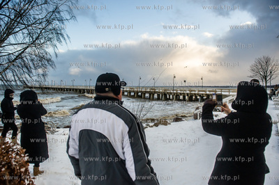Gdynia. Orłowo. Skutki nocnego sztormu na Bałtyku.
05.01.2017
fot....