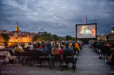 Gdańsk. Inauguracja II edycj kina na dachu Teatru...