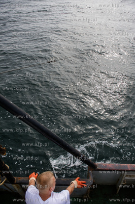 Morze Bałtyckie. Rybacy z Władysławowa, z kutra...