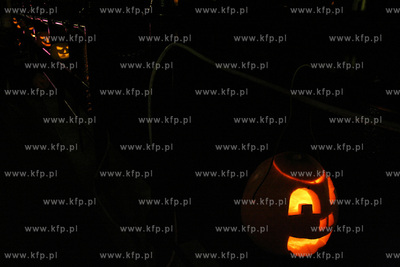 Halloween w Miescie Aniolow. 31.10.2005r. Fot. Marcin...