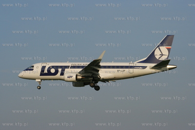 Warszawa , Okecie Nz.Embraer EMB-170LR linii LOT
REG...