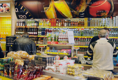 Alkohol na stacji benzynowej.
10.03.2009
Fot. Andrzej...