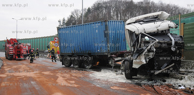 Gdynia. Z niewyjasnionych przyczyn samochod ciezarowy...
