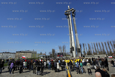 Transmisja uroczystosci pogrzebowych Pary Prezydenckiej,...