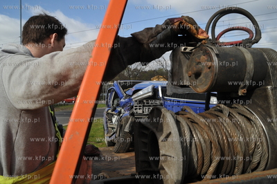 Wypadek samochodowy na Podwalu Grodzkim, niebieska...