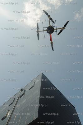 Bezzalogowy wielowirnikowy statek latajacy MD4- 200...