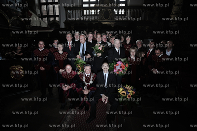 Uroczysta sesja Rady Miasta Gdanska. Wreczenie medali...