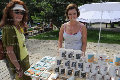 Sopot Fringe Festiwal. Kiermasz rekodziela na terenie...