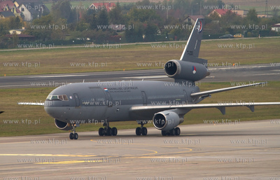 Port Lotniczy Gdansk. Nz. McDonnell Douglas KDC10 Krolewskich...