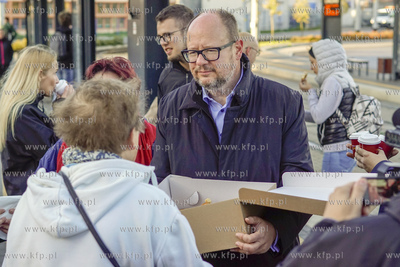 Paweł Adamowicz i kandydaci do rady miasta z komitetu...