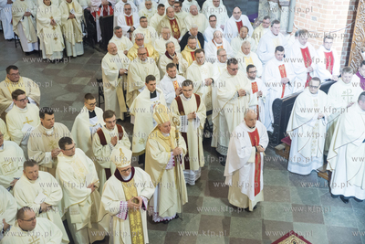 Msza Krzyżma w katedrze Pelplinskiej sprawowana przez...