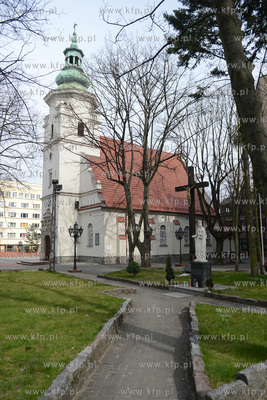 Zgodnie z obowiazujacymi od 25 marca rozporzadzeniami...