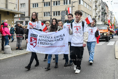 Święto Niepodległości 2022. Parada na ulicach Gdyni...