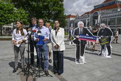 Sopot. Plac Przyjaciol Sopotu.  Konferencja prasowa...