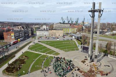 Transmisja uroczystosci pogrzebowych ofiar katastrofy...