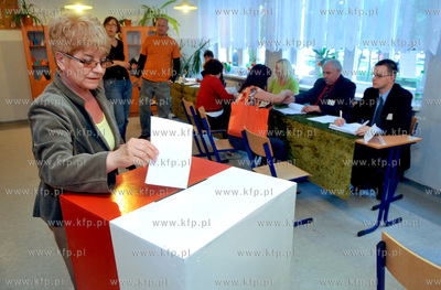 Wybory Prezydenta RP. Komisja nr 179 w Gimnazjum nr...