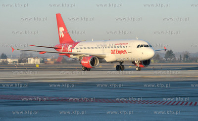 Pierwszy dzien funkcjonowania nowego terminalu T2 gdańskiego...