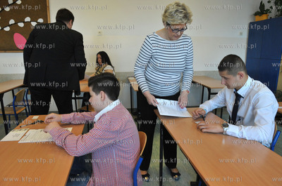 Egzamin gimnazjalny z czesci humanistycznej w gimnazjum...